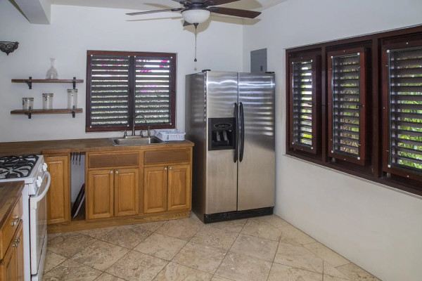 Image of Apartment - 2 Bedrooms - 1 Bathrooms for Rental in Fraires Hill Development -Antigua And Barbuda, Image 5