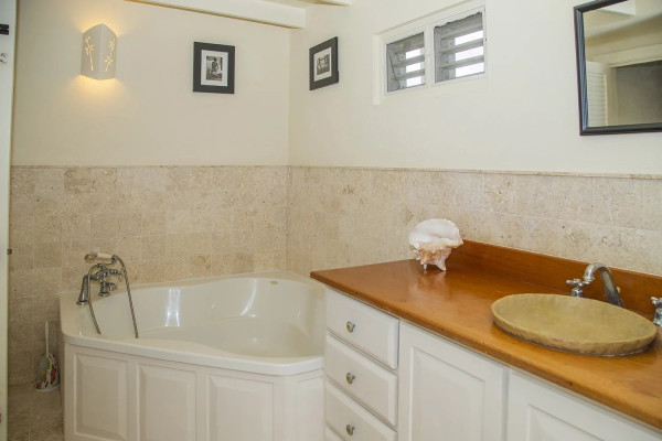 Image of House - 4 Bedrooms - 2 Bathrooms for Rental in Paradise View-Antigua And Barbuda, Image 22