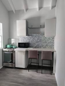 Image of Apartment - 2 Bedrooms - 1 Bathrooms for Rental in St. Georges-Saint John's-Antigua And Barbuda, Image 3
