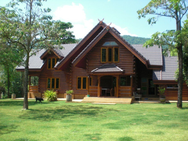 CEDAR LOG HOUSE IN KHAO YAI