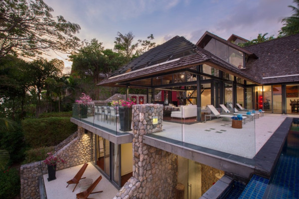 Luxurious Contemporary Villa