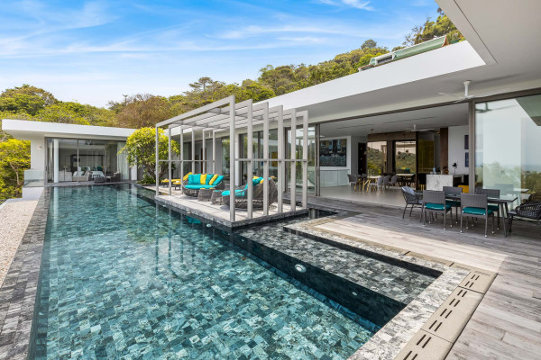 NAITHON BEACH STUNNING SEA VIEW PENTHOUSE