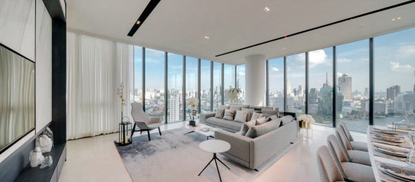 STUNNING LUXURY RIVERFRONT RESIDENCE