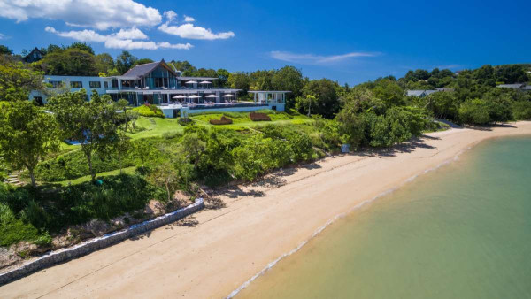 EXQUISITE BEACHFRONT LUXURY VILLA