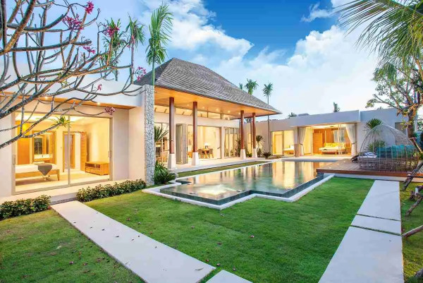 LAKESIDE LUXURY VILLAS
