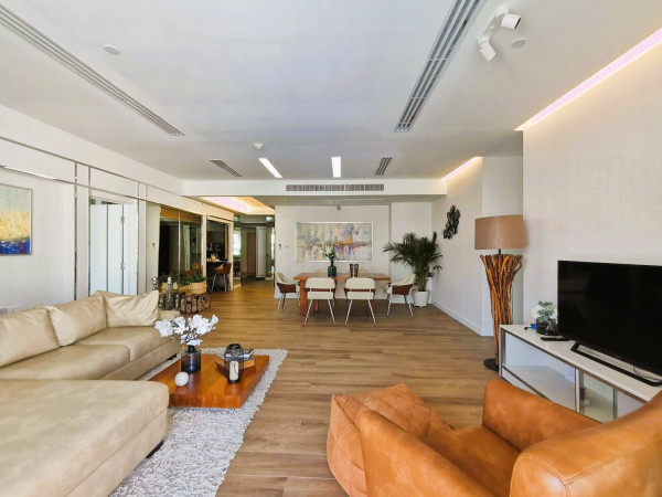 WILSHIRE 3 BEDROOM CONDO