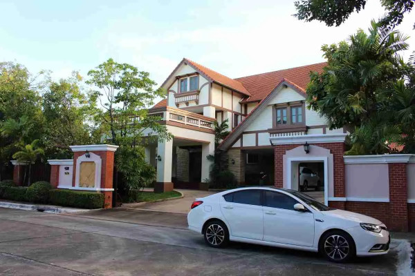 BANGNA PRIVATE POOL HOUSE