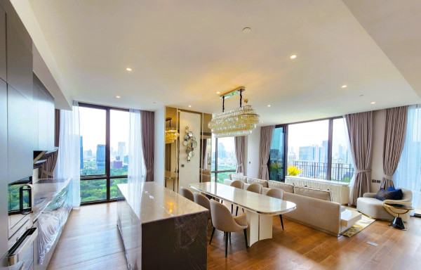 MUNIQ LANGSUAN PENTHOUSE