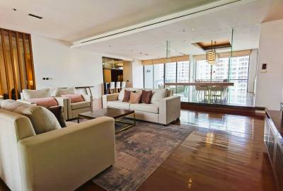 Domus Sukhumvit 16 Luxury Condo
