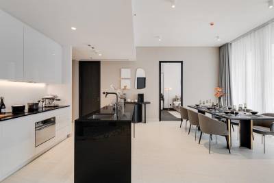 EXCEPTIONAL SHOW UNIT AT TAIT 12 SATHORN