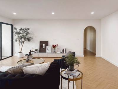 Prestige Towers Modern Renovated Condo