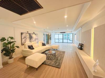 Las Colinas Asoke Renovated Condominium