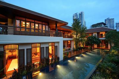 Contemporary Tropical House in the Heart of Phrom Phong