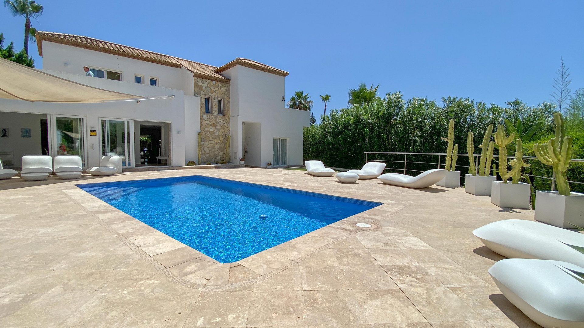 Las Brisas Stronger for Privacy and Villa Led Living