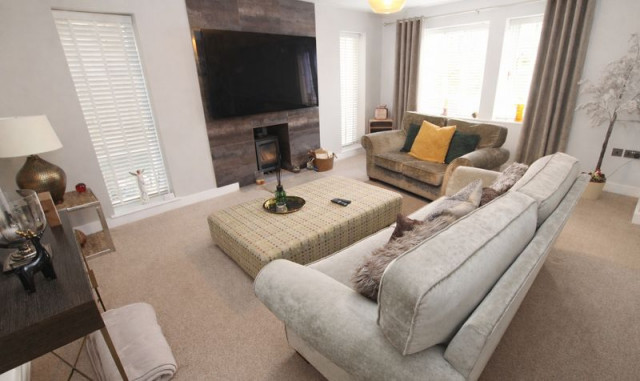 Residential property on Starring Road in Littleborough OL15, highlighting UK homes for sale and common factors affecting property selling speed in the 2026 Littleborough housing market.