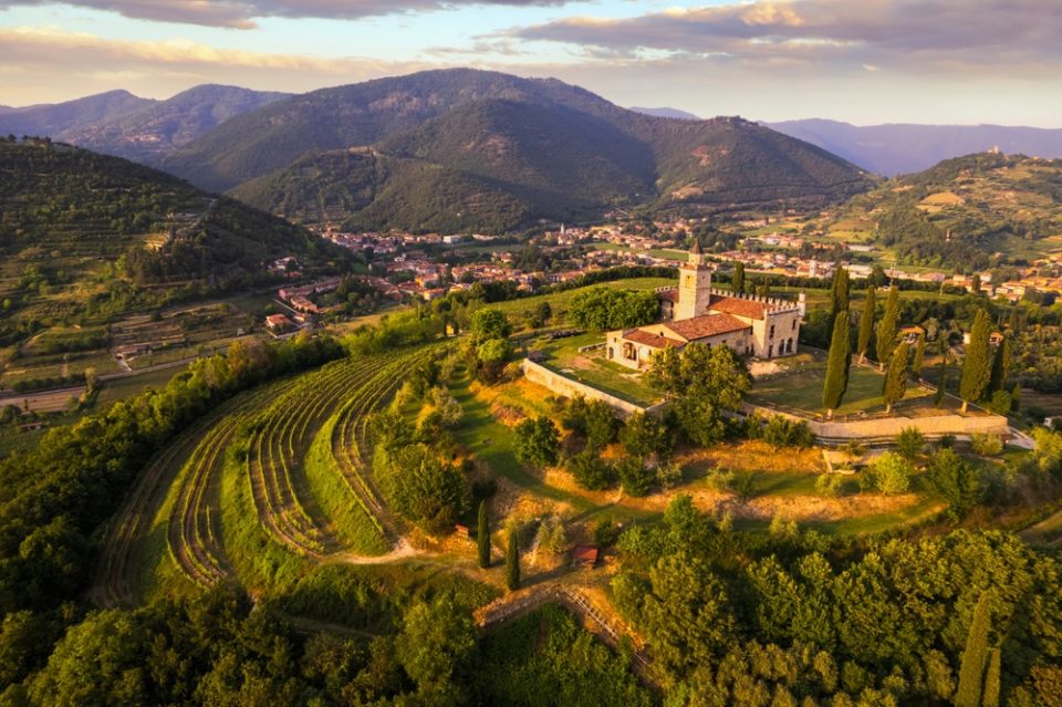 Shutterstock 2158926007 Franciacorta Shutterstock 2158926007 Franciacorta