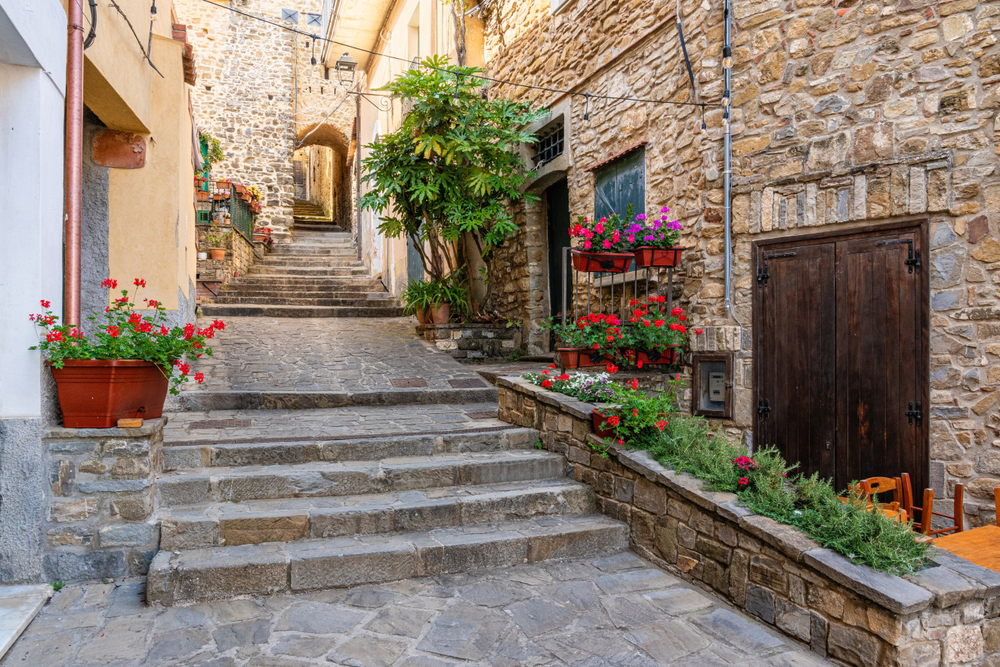 {"uuid":"a038c075-ca47-4aa0-9ab0-797dedea8a4a","tenant_uuid":"9e5fc9e6-2ef8-4ca5-ae33-a9f76aa35061","url_key":"campania","location":"Campania","latitude":"41.11250780","longitude":"14.84546190","search_title":"Campania | Immobili In Campania","image":"italiannetworkrealty\/hero-images\/2025\/10\/28\/6e00a6ce-3ec8-46d5-8a0b-d2c630dd25ef.jpg","main_title":"Campania | Immobili In Campania","main_content":"La Campania Affascina Per La Sua Costa Spettacolare, La Cultura Vivace E Il Clima Mite. Napoli, Sorrento E La Costiera Amalfitana Offrono Un Mix Unico Di Cultura Urbana E Relax Sul Mare. Cucina Eccellente, Panorami Mozzafiato E Comunit&agrave; Accoglienti Rendono La Regione Ideale Per Vivere O Investire. Le Propriet&agrave; Pi&ugrave; Richieste Includono Ville Panoramiche, Appartamenti Sul Mare E Case Di Campagna.","footer_title":null,"footer_content":null,"youtube_id":null,"hero_image_mode":"centered","gallery_mode":"grid","published":0,"is_featured":0,"created_at":"2025-10-28T12:54:35.000000Z","updated_at":"2025-11-28T10:12:55.000000Z","deleted_at":null,"meta_data":[],"articles":[],"images":[{"uuid":"a038c08b-a62d-4a48-b999-a2ade9eaea38","tenant_uuid":"9e5fc9e6-2ef8-4ca5-ae33-a9f76aa35061","area_guide_uuid":"a038c075-ca47-4aa0-9ab0-797dedea8a4a","filepath":"italiannetworkrealty\/area-guides\/2025\/10\/28\/4f4845cd-71f7-444b-9639-7319183a0df0.jpg","order":null,"caption":null,"created_at":"2025-10-28T12:54:49.000000Z","updated_at":"2025-10-28T12:54:49.000000Z","deleted_at":null},{"uuid":"a038c08d-2206-4f09-9632-edbc553625d0","tenant_uuid":"9e5fc9e6-2ef8-4ca5-ae33-a9f76aa35061","area_guide_uuid":"a038c075-ca47-4aa0-9ab0-797dedea8a4a","filepath":"italiannetworkrealty\/area-guides\/2025\/10\/28\/04c75133-70b7-494e-8bc2-856fd8072560.jpg","order":null,"caption":null,"created_at":"2025-10-28T12:54:50.000000Z","updated_at":"2025-10-28T12:54:50.000000Z","deleted_at":null},{"uuid":"a038c08d-9726-4d84-8821-ce616b0812d9","tenant_uuid":"9e5fc9e6-2ef8-4ca5-ae33-a9f76aa35061","area_guide_uuid":"a038c075-ca47-4aa0-9ab0-797dedea8a4a","filepath":"italiannetworkrealty\/area-guides\/2025\/10\/28\/c35b80a0-5eaf-4ad8-aaea-576e4144d5d5.jpg","order":null,"caption":null,"created_at":"2025-10-28T12:54:51.000000Z","updated_at":"2025-10-28T12:54:51.000000Z","deleted_at":null},{"uuid":"a038c09c-acd8-45f2-98f4-a31880333407","tenant_uuid":"9e5fc9e6-2ef8-4ca5-ae33-a9f76aa35061","area_guide_uuid":"a038c075-ca47-4aa0-9ab0-797dedea8a4a","filepath":"italiannetworkrealty\/area-guides\/2025\/10\/28\/95d37684-d567-4b5d-877a-b1e38b01b50a.jpg","order":null,"caption":null,"created_at":"2025-10-28T12:55:01.000000Z","updated_at":"2025-10-28T12:55:01.000000Z","deleted_at":null}],"amenities":[]} image