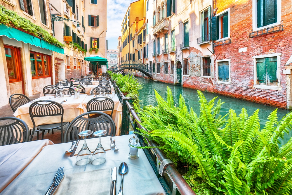 {"uuid":"a0388114-d7d0-4e71-8223-ec13364abd37","tenant_uuid":"9e5fc9e6-2ef8-4ca5-ae33-a9f76aa35061","url_key":"veneto","location":"Veneto","latitude":"45.76233330","longitude":"11.69097600","search_title":"Guida Della Zona Del Veneto","image":"italiannetworkrealty\/hero-images\/2025\/10\/28\/ac79610f-2799-447e-b805-9476b0bf956b.jpg","main_title":"Guida Della Zona Del Veneto","main_content":"<p>Il Veneto Fonde Cultura E Comfort Moderni. Venezia, Verona E Padova Offrono Un Fascino Unico Che Continua Ad Attrarre Acquirenti Da Tutto Il Mondo. Dai Canali Romantici Alle Dolci Colline, La Regione Unisce Arte, Architettura E Natura. Gli Acquirenti Trovano Palazzi Restaurati, Casali Rurali E Appartamenti Moderni A Poca Distanza Dalla Costa Adriatica.<\/p>","footer_title":null,"footer_content":null,"youtube_id":null,"hero_image_mode":"centered","gallery_mode":"grid","published":0,"is_featured":0,"created_at":"2025-10-28T09:57:22.000000Z","updated_at":"2025-11-28T11:06:13.000000Z","deleted_at":null,"meta_data":[],"articles":[],"images":[{"uuid":"a0388127-ad27-4d43-9aaa-de0f65a48cc5","tenant_uuid":"9e5fc9e6-2ef8-4ca5-ae33-a9f76aa35061","area_guide_uuid":"a0388114-d7d0-4e71-8223-ec13364abd37","filepath":"italiannetworkrealty\/area-guides\/2025\/10\/28\/7d5a5e2a-5780-4118-827f-692712638ab2.jpg","order":null,"caption":null,"created_at":"2025-10-28T09:57:34.000000Z","updated_at":"2025-10-28T09:57:34.000000Z","deleted_at":null},{"uuid":"a0388127-c271-4021-b643-22e48502cda0","tenant_uuid":"9e5fc9e6-2ef8-4ca5-ae33-a9f76aa35061","area_guide_uuid":"a0388114-d7d0-4e71-8223-ec13364abd37","filepath":"italiannetworkrealty\/area-guides\/2025\/10\/28\/df41f3b5-a731-4b3c-89b7-a35291e3521f.jpg","order":null,"caption":null,"created_at":"2025-10-28T09:57:34.000000Z","updated_at":"2025-10-28T09:57:34.000000Z","deleted_at":null},{"uuid":"a0388127-c908-4655-b1cd-9a1a9a0857e7","tenant_uuid":"9e5fc9e6-2ef8-4ca5-ae33-a9f76aa35061","area_guide_uuid":"a0388114-d7d0-4e71-8223-ec13364abd37","filepath":"italiannetworkrealty\/area-guides\/2025\/10\/28\/a1f11ea8-776d-478b-9c84-e684dbb5caf1.jpg","order":null,"caption":null,"created_at":"2025-10-28T09:57:34.000000Z","updated_at":"2025-10-28T09:57:34.000000Z","deleted_at":null},{"uuid":"a0388128-1b48-4184-a1e7-0ec05975b9a5","tenant_uuid":"9e5fc9e6-2ef8-4ca5-ae33-a9f76aa35061","area_guide_uuid":"a0388114-d7d0-4e71-8223-ec13364abd37","filepath":"italiannetworkrealty\/area-guides\/2025\/10\/28\/85cb8197-2c6a-4d0a-ad76-24130b4f1504.jpg","order":null,"caption":null,"created_at":"2025-10-28T09:57:35.000000Z","updated_at":"2025-10-28T09:57:35.000000Z","deleted_at":null}],"amenities":[]} image