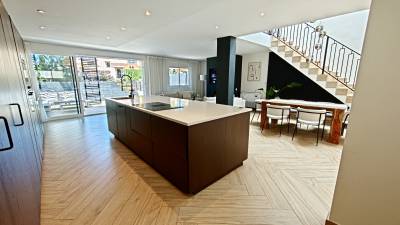 Fully Renovated Townhouse with Guest Apartment