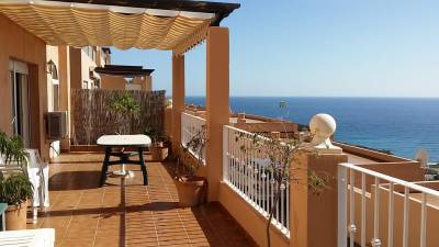 2 Bedroom apartment with sea views