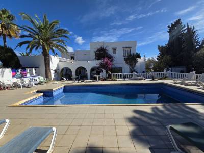 1650- 7 Bedroom Villa