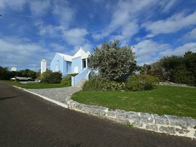 Image of House - 3 Bedrooms - 2 Bathrooms for Sale in Paget-Paget-Bermuda, Image 2