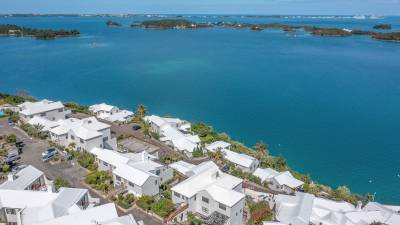Image of Condo - 3 Bedrooms - 2 Bathrooms for Rental in Warwick-Longford Road, Warwick-Bermuda, Image 1