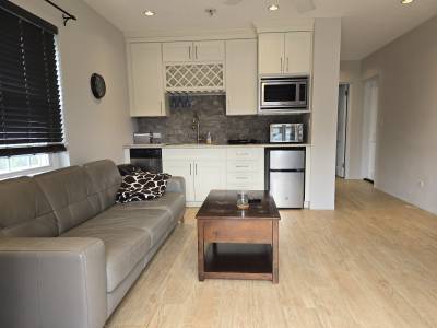 Image of Apartment - 1 Bedrooms - 1 Bathrooms for Rental in Devonshire-Devonshire-Bermuda, Image 1