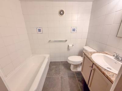 Image of Apartment - 2 Bedrooms - 1 Bathrooms for Rental in Warwick-Warwick-Bermuda, Image 1