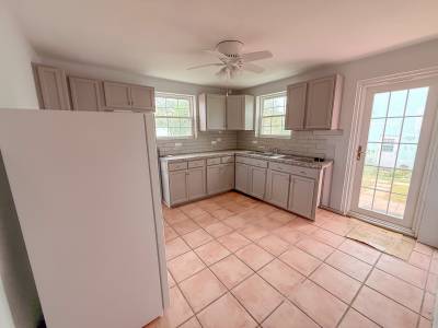 Image of Apartment - 2 Bedrooms - 1 Bathrooms for Rental in Warwick-Warwick-Bermuda, Image 3