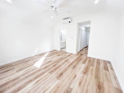 Image of Apartment - 2 Bedrooms - 2 Bathrooms for Rental in Pembroke-Pembroke-Bermuda, Image 4