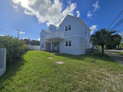 Image of Apartment - 3 Bedrooms - 3 Bathrooms for Rental in Pembroke-Pembroke-Bermuda, Image 1