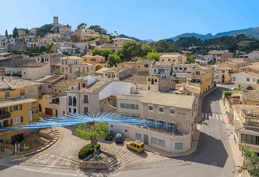 {"uuid":"9d8503ee-371b-47df-b0a2-fb2a998c0323","tenant_uuid":"9d686f6c-d612-4786-8a9c-05d2cc097e04","url_key":"central-mallorca","location":"Central Mallorca","latitude":"39.69526290","longitude":"3.01757120","search_title":"Central Mallorca","image":"rokstone\/slides\/2024\/11\/18\/8fcfac47-2446-4b60-bf94-988c0e9cfada.jpg","main_title":"Central Mallorca \u2013 The Heart Of The Island","main_content":"The Central Region Of Mallorca, Encompassing Towns Like <strong>Santa Maria Del Cam&iacute;, Binissalem<\/strong>, And <strong>Alar&oacute;<\/strong>, Offers A Blend Of Traditional Charm And Modern Convenience. <strong>Santa Maria Del Cam&iacute; <\/strong>is Renowned For Its Wine Production, Hosting The Famous <strong>Macia Batle Bodega<\/strong>. The Area Boasts A Convenient Train Link To Palma, Making It Highly Accessible. Similarly, <strong>Binissalem <\/strong>is A Cornerstone Of Mallorca&rsquo;s Rich Viticulture.","footer_title":"Tranquillity And Prestige In Central Mallorca","footer_content":"<strong>Alar&oacute;<\/strong>, A Picturesque Village Nestled At The Foot Of The Tramuntana Mountains, Is A Popular Choice For International Buyers Seeking Tranquillity And Authenticity. Adding To The Appeal, <strong>Richard Branson&rsquo;s New 5-star Boutique Hotel In Bunyola<\/strong>, Part Of This Region, Further Enhances The Area's Prestige.","youtube_id":null,"hero_image_mode":"centered","gallery_mode":"grid","published":0,"is_featured":0,"created_at":"2024-11-18T16:10:21.000000Z","updated_at":"2024-11-18T17:14:00.000000Z","deleted_at":null,"meta_data":[],"articles":[],"images":[{"uuid":"9e223df1-9edd-41e3-b428-d67431658ce8","tenant_uuid":"9d686f6c-d612-4786-8a9c-05d2cc097e04","area_guide_uuid":"9d8503ee-371b-47df-b0a2-fb2a998c0323","filepath":"rokstone\/area-guides\/2025\/02\/04\/d229d236-4868-408d-a04c-30d8d9093ed6.jpg","order":null,"caption":null,"created_at":"2025-02-04T19:57:33.000000Z","updated_at":"2025-02-04T19:57:33.000000Z","deleted_at":null},{"uuid":"9e2245ac-414e-435e-8a2d-0c44981d4b4e","tenant_uuid":"9d686f6c-d612-4786-8a9c-05d2cc097e04","area_guide_uuid":"9d8503ee-371b-47df-b0a2-fb2a998c0323","filepath":"rokstone\/area-guides\/2025\/02\/04\/9a2d7196-39b2-426f-b3eb-49d389777710.jpg","order":null,"caption":null,"created_at":"2025-02-04T20:19:09.000000Z","updated_at":"2025-02-04T20:19:09.000000Z","deleted_at":null},{"uuid":"9e224668-fc71-4441-af99-8edc568e088c","tenant_uuid":"9d686f6c-d612-4786-8a9c-05d2cc097e04","area_guide_uuid":"9d8503ee-371b-47df-b0a2-fb2a998c0323","filepath":"rokstone\/area-guides\/2025\/02\/04\/53d8b807-c0ca-4709-ab92-3b18d6a15e3e.jpg","order":null,"caption":null,"created_at":"2025-02-04T20:21:13.000000Z","updated_at":"2025-02-04T20:21:13.000000Z","deleted_at":null},{"uuid":"9e6a691e-41e7-406b-a9b7-02b2f06ca0ad","tenant_uuid":"9d686f6c-d612-4786-8a9c-05d2cc097e04","area_guide_uuid":"9d8503ee-371b-47df-b0a2-fb2a998c0323","filepath":"rokstone\/area-guides\/2025\/03\/12\/43be6e10-04df-40f4-9d41-c053200f9664.jpeg","order":null,"caption":null,"created_at":"2025-03-12T16:57:53.000000Z","updated_at":"2025-03-12T16:57:53.000000Z","deleted_at":null}],"amenities":[]} image