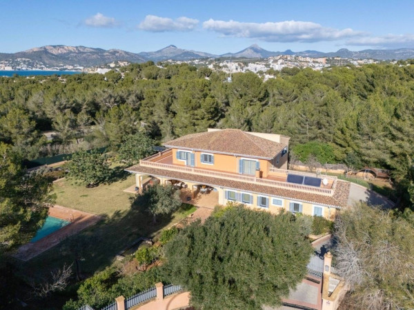 4 Bedroom Mediterranean Villa on 2,664m² Plot in Nova Santa Ponsa