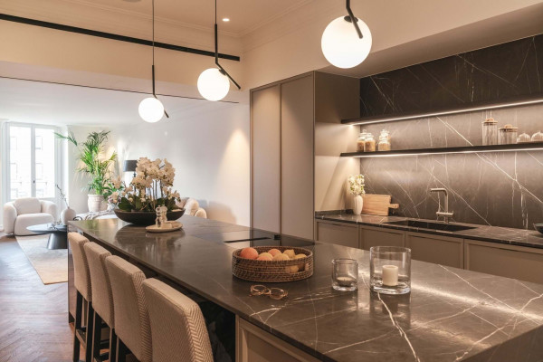 Exquisite Renovated Luxury Apartment with Terrace & Parking in Palma Old Town