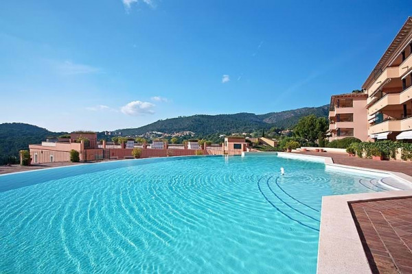 Spacious Garden Apartment Above The Bendinat Golf Course