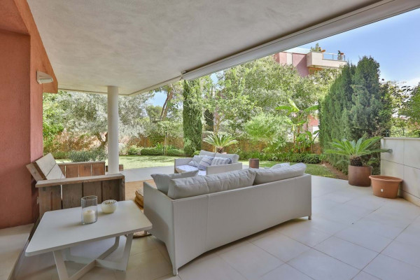 A Superb Garden Apartment Within A Quality Development